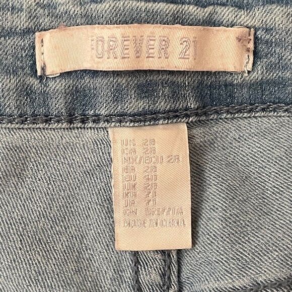 Forever 21 | High Rise Light Wash Skinny Jeans | Size 28 - Picture 3 of 8